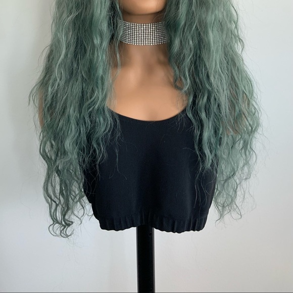 Very Pretty 26” Pearl Green Premium Synthetic Fiber Lace Front Wig - Picture 3 of 13